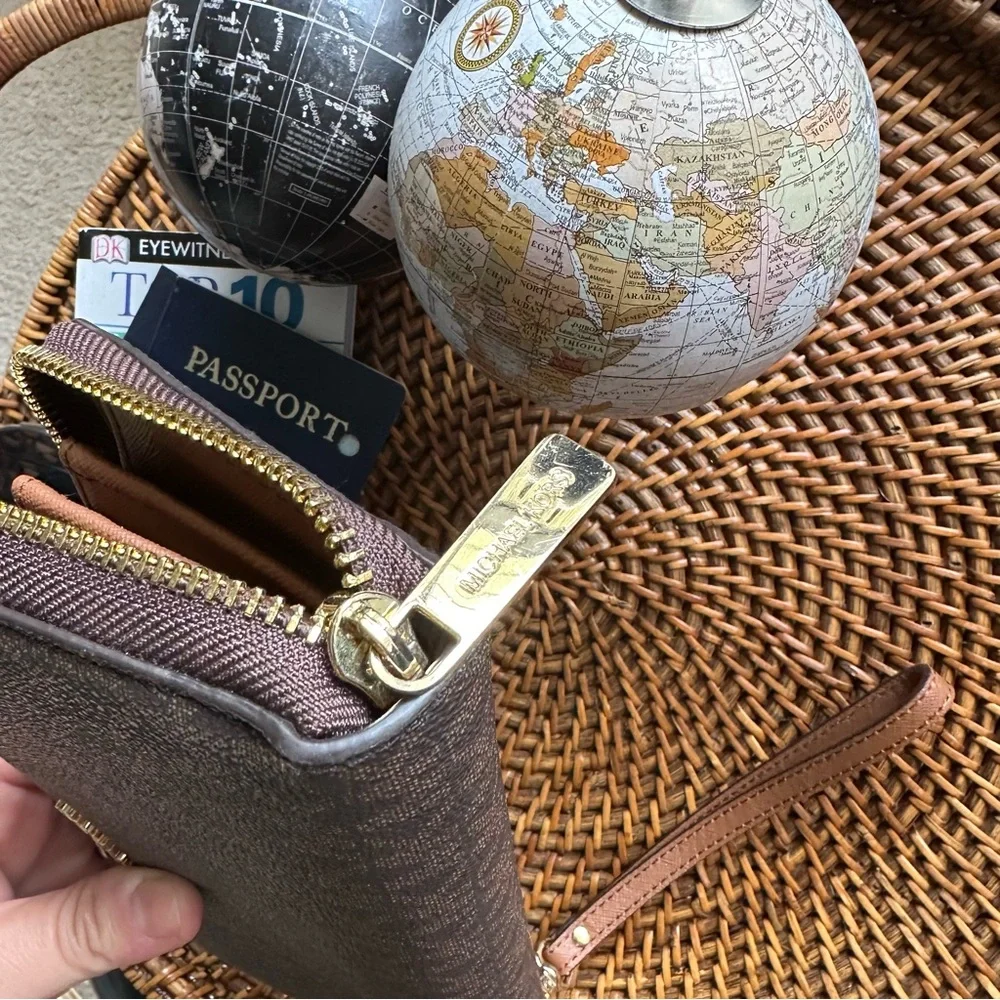 Michael Kors Jet Set Travel Large Signature Logo Continental Wristlet Wallet